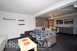 Pis  Calle domingo belenguer. Muy amplio con dos balcones junto al metro