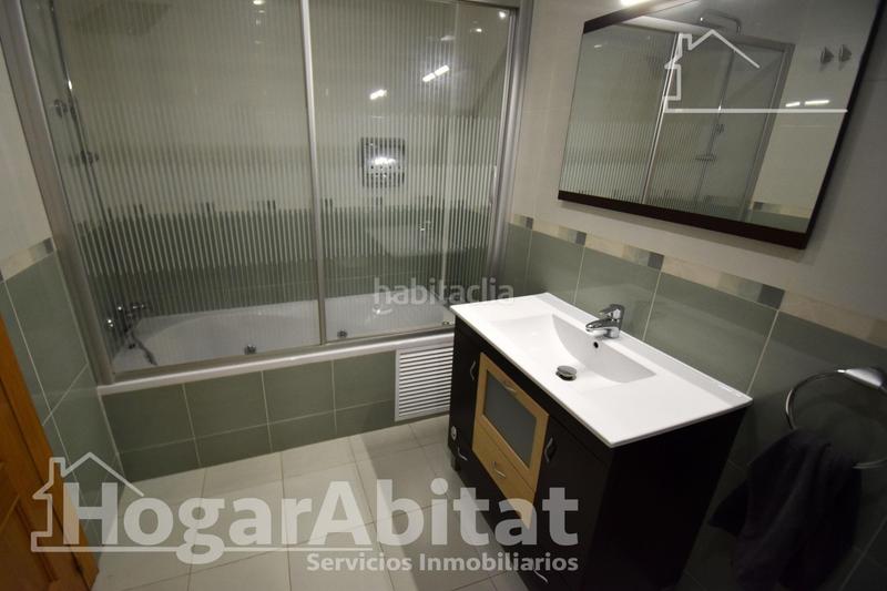 Foto f16535dd-ff4e-4b08-86c6-552bcb0a77b5. Casa adossada amb aparcament a Onda