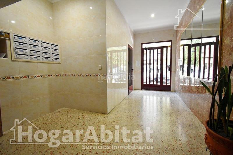 Foto 0bd3a331-5abe-4131-b5ba-44adb2ac83fd. Piso muy amplio con terraza y ascensor en el centro en Gandia