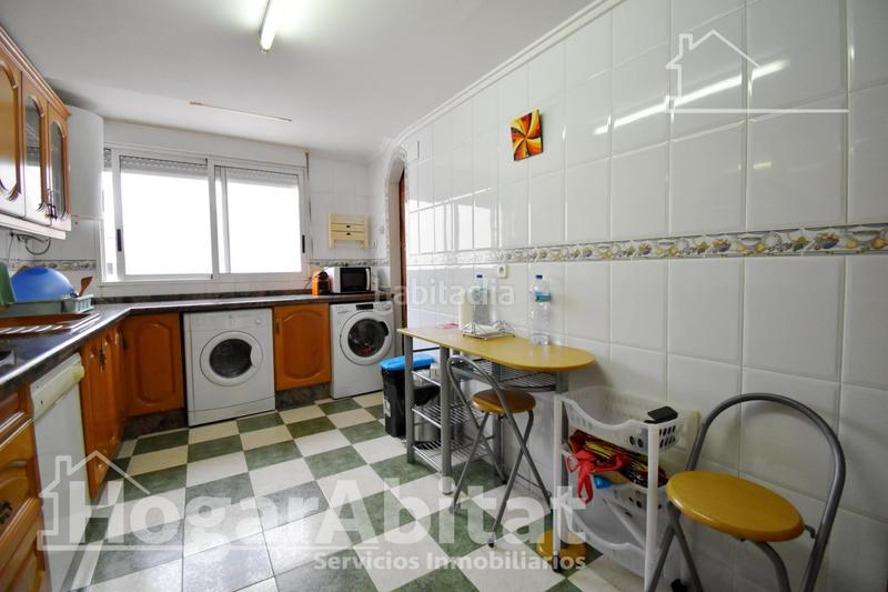 Foto 4d8f1d42-c88c-4463-91aa-d4ca03ca22c9. Piso muy amplio con terraza y ascensor en el centro en Gandia