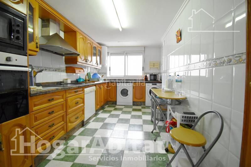 Foto c88c24ef-2cb3-49b9-b116-eff145f1cf92. Piso muy amplio con terraza y ascensor en el centro en Gandia