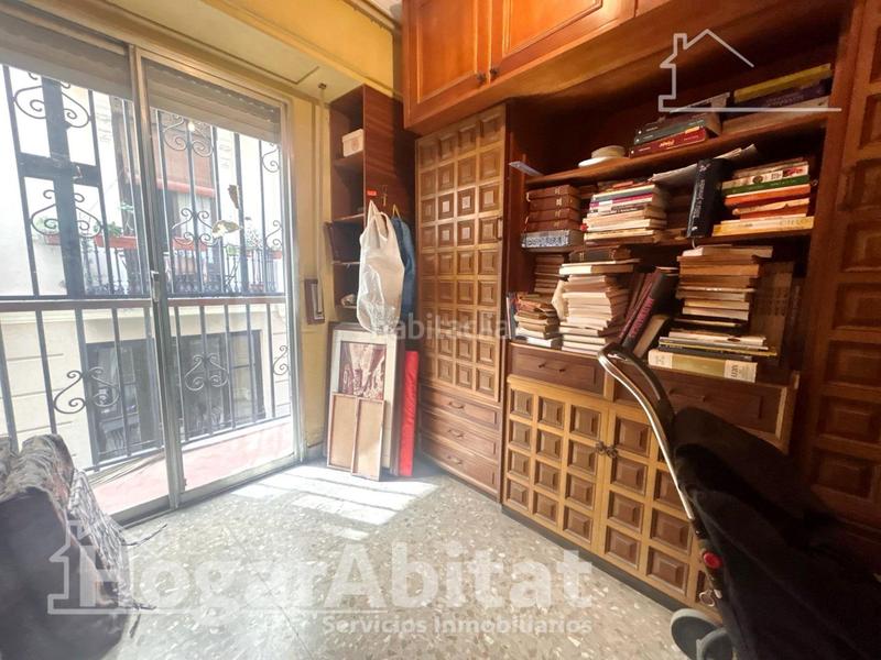 Foto 4ed8663c-8f9a-4930-98b8-1a6c9fdf70ca. Piso en ciutat vella! muy amplio con balcón y ascensor junto al mercado central en Valencia