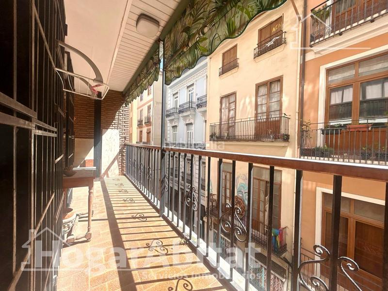 Foto a87e4027-b598-4f51-8a82-a62bd3e98a72. Piso en ciutat vella! muy amplio con balcón y ascensor junto al mercado central en Valencia