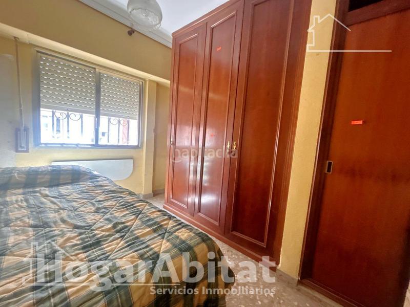 Foto d0c1739b-3f4c-405b-943e-6ddcc516bf8b. Piso en ciutat vella! muy amplio con balcón y ascensor junto al mercado central en Valencia