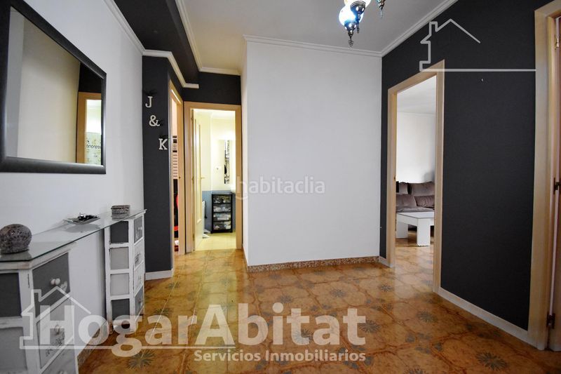Foto eac5b4bb-f111-4389-bf35-e75593e92fc7. Casa amb aparcament a Benirredrà