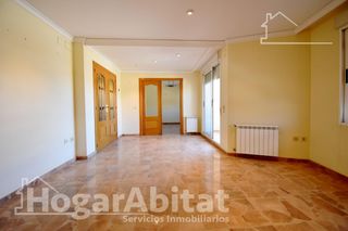 Etagenwohnung  Calle juan abargues. 5 dormitorios! muy espacioso con balcón y trastero