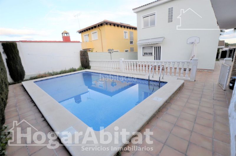 Foto 3d95e000-b62d-4b7a-a5fd-8c9a227700e6. Chalet extraordinario chalet! amplio y luminoso con garaje, piscina privada y terraza en Riba - roja de Túria