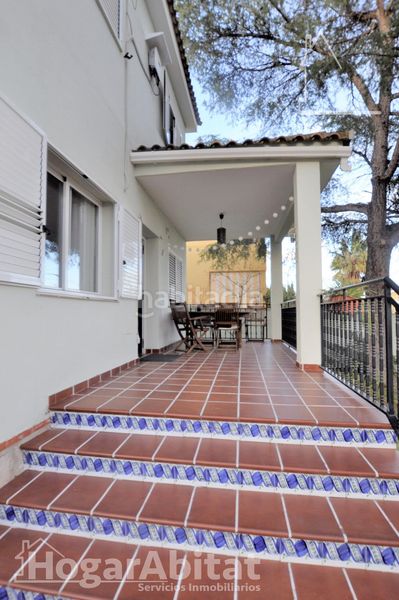 Foto 5509fa4d-2a43-4502-acb8-c8e6aeabeaa4. Chalet extraordinario chalet! amplio y luminoso con garaje, piscina privada y terraza en Riba - roja de Túria