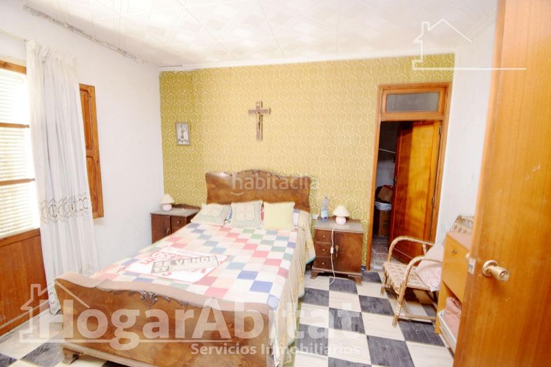 Foto 33ec00f4-3356-48a7-a88e-6bb23d7fcd87. Casa amplia casa esquinera para reformar con terraza y balcón en Borriol