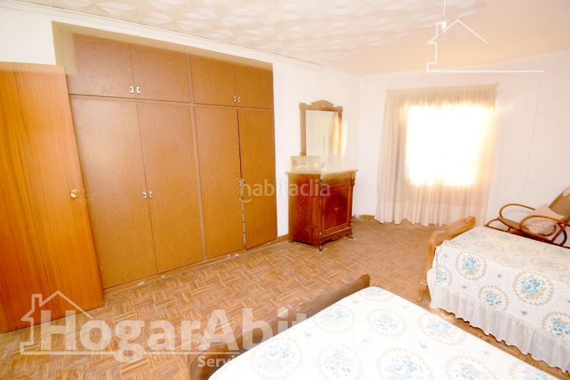 Foto 7f650bb5-26d8-43fe-b8ba-34a83bb9ec14. Casa amplia casa esquinera para reformar con terraza y balcón en Borriol