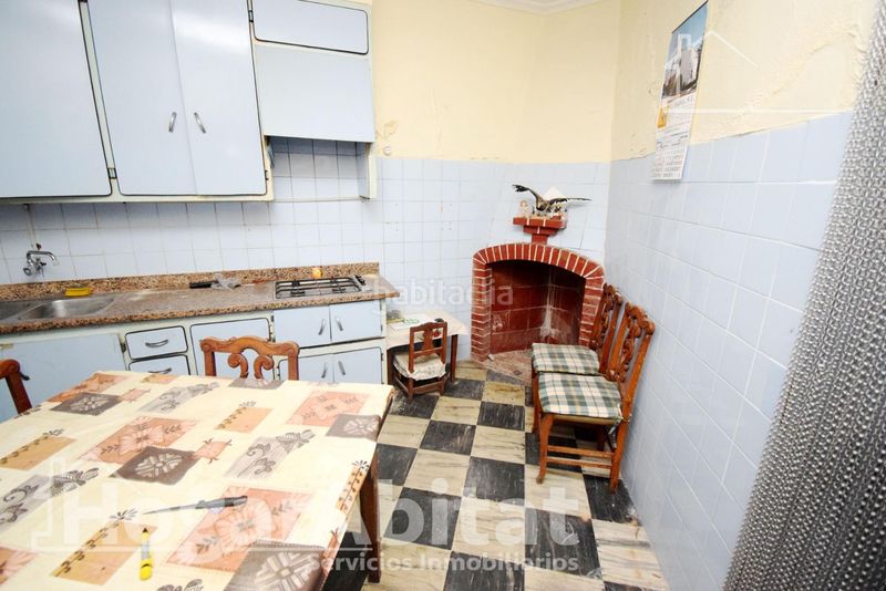 Foto d163d2ae-5898-4db2-ba9c-9821458b4773. Casa amplia casa esquinera para reformar con terraza y balcón en Borriol