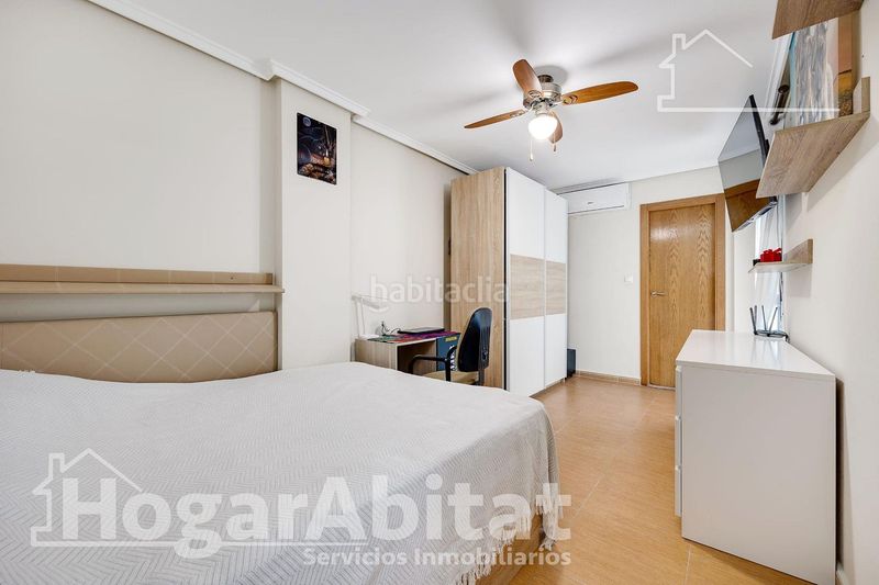 Foto eb50ec12-e52f-4296-bfed-4a1cd17da6d0. Pis a Zona Playa de los Locos Torrevieja