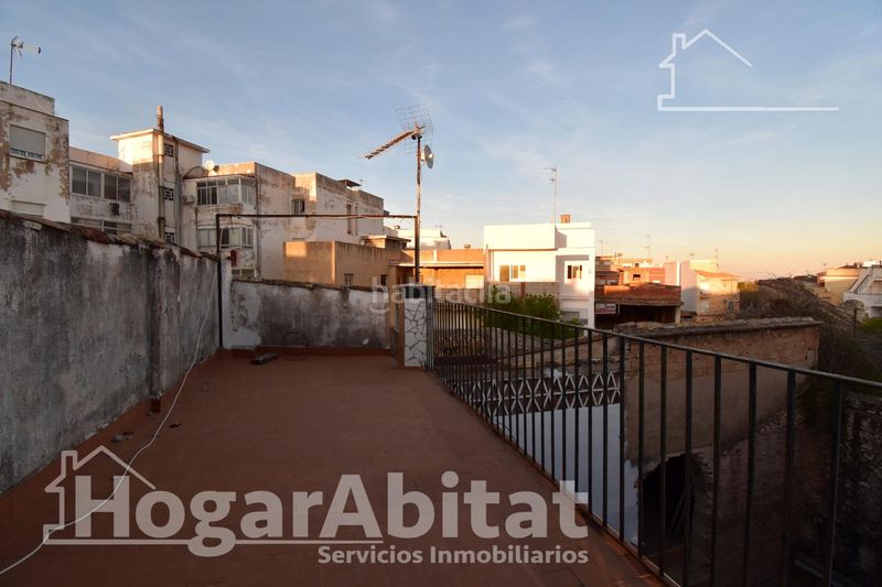 Foto a273452d-fcd5-49ed-876c-ec8cc01c41f8. Casa amb aparcament a Bellreguard