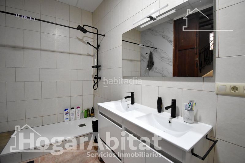 Foto f8eda278-d3c3-437d-9dcd-f8d4e1475682. Casa amb aparcament a Bellreguard
