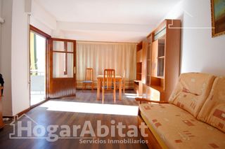 Flat  Calle gabriel miró. Muy amplio con 4 dormitorios y terraza en el centro