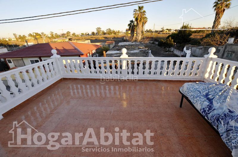 Foto a8727d39-0475-44d9-ba42-4869b4705a15. Xalet amb aparcament piscina a Corinto-Almardà Sagunt