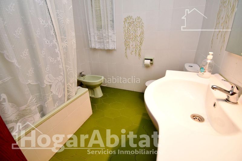 Foto 1b8bbc7d-49e2-4a58-8494-dc998c2a24ed. Casa adossada amb aparcament a Cheste