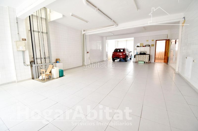 Foto 4c38795c-a0b5-4236-b43d-ca798a49cc2b. Casa adossada amb aparcament a Cheste