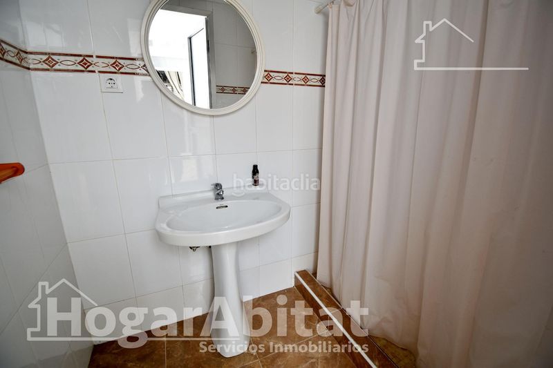 Foto 84b166e5-441c-4505-9453-563c0aa6c108. Casa adossada amb aparcament a Cheste