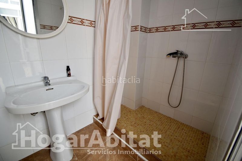 Foto b7b4f414-e8cf-4eb9-ac21-22be1395ec62. Casa adossada amb aparcament a Cheste