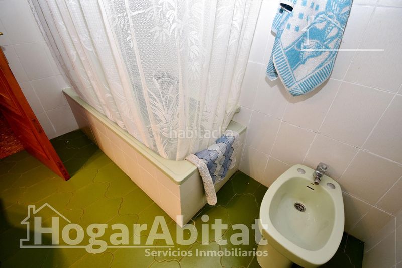 Foto bfc5e48e-d5e7-4faf-bc68-5b3e9acc2c05. Casa adossada amb aparcament a Cheste