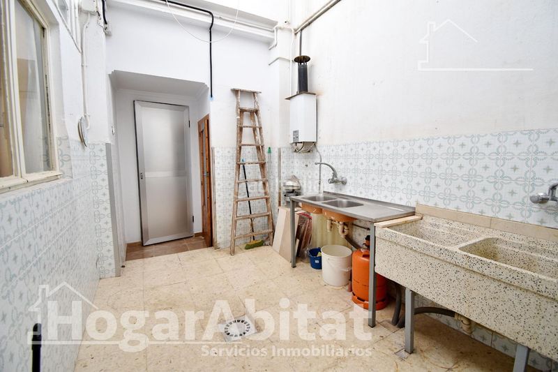 Foto eb2c817e-273c-4fd7-9ce7-320419feeec1. Casa adossada amb aparcament a Cheste