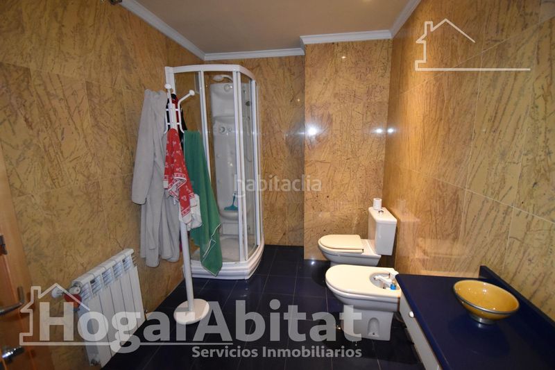 Foto f52f4201-f3bf-4efb-a1d4-111ee3f27521. Casa amb aparcament a Carlet