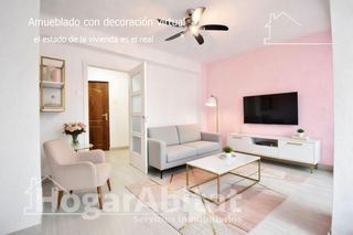 Pis  Carrer mestre chapí. Todo exterior con balcón en el centro