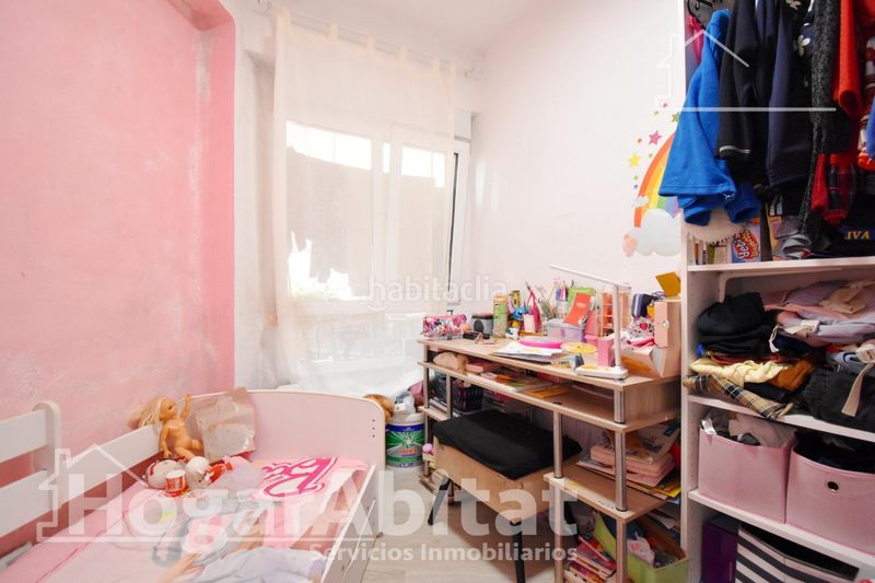 Foto f088d560-a946-456c-b083-c3977d2120cf. Pis a Oliva pueblo Oliva
