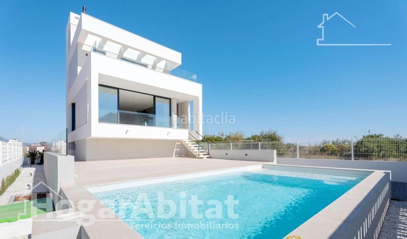 Foto 6911f719-a0c2-412e-a75e-57367c899138. Xalet amb aparcament piscina a Oliva playa Oliva
