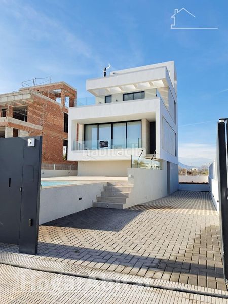 Foto f0e8f080-98a0-42ea-bd0b-7a590ae79c77. Xalet amb aparcament piscina a Oliva playa Oliva