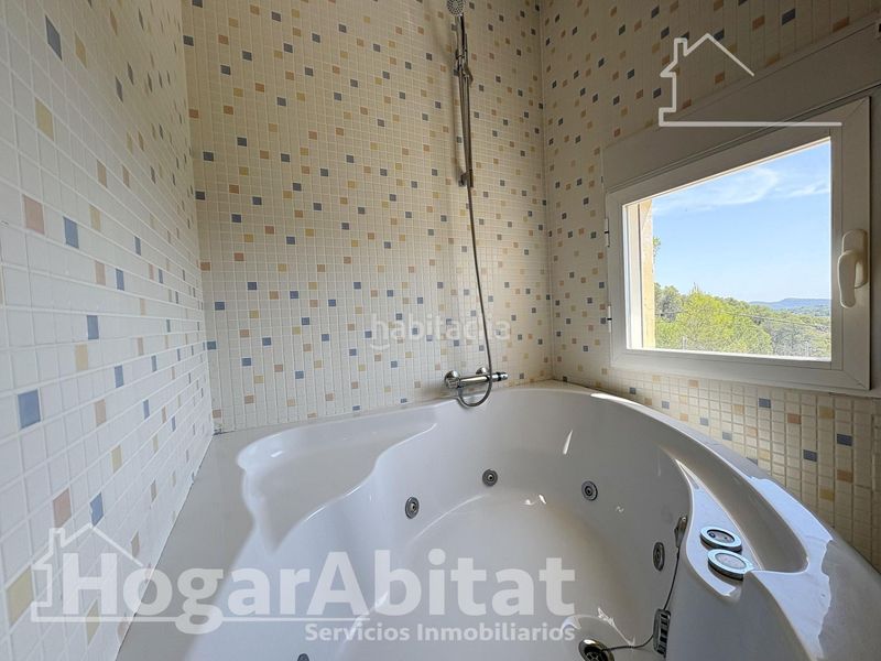 Foto f18dd81f-257d-4d63-958a-46ddb37d4eac. Xalet amb aparcament piscina a Almiserà