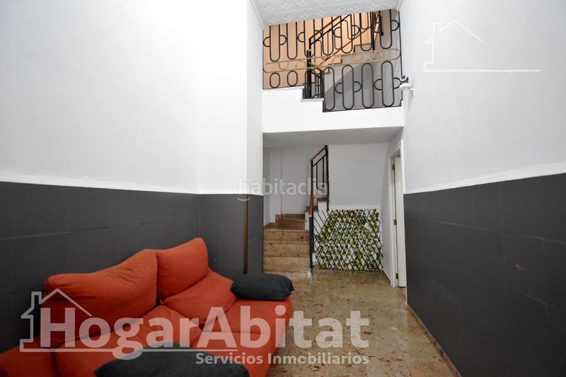 Foto a1efe92c-e751-48d0-abeb-0619b065cca6. Casa amb aparcament a Benirredrà