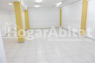 Local Comercial  Calle enmedio. Bajo comercial de 3 alturas en pleno centro de castellón