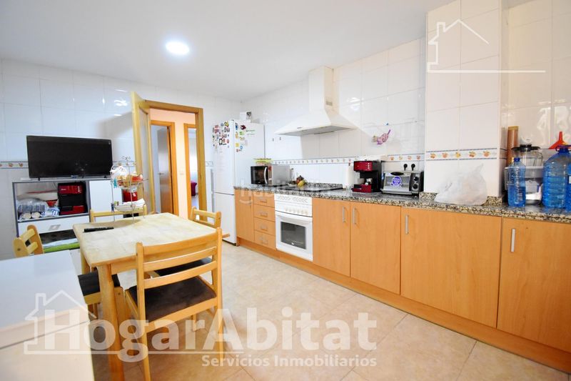 Foto d54172a8-d6ca-4b3c-9bf4-b874bc52e2f3. Pis amb aparcament a Piles