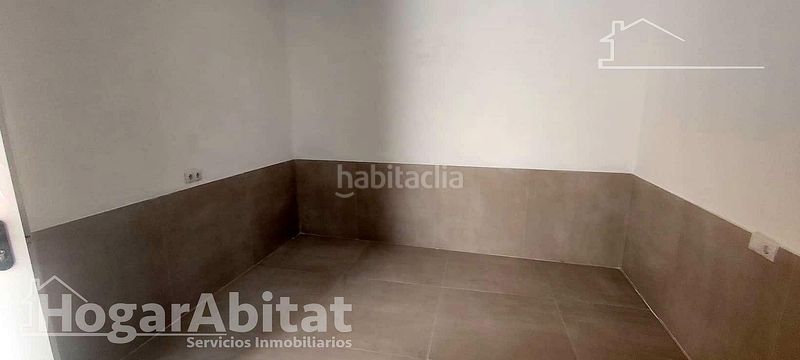 Foto b89ffde8-ad25-42e8-aa7f-7030bf8f9fe1. Piso centro de algemesi! ! bajo reformado a estrenar, amplio y luminoso con patio en Algemesí