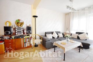 Flat  Calle menorca. Todo exterior y reformado con terraza y con vistas al mar