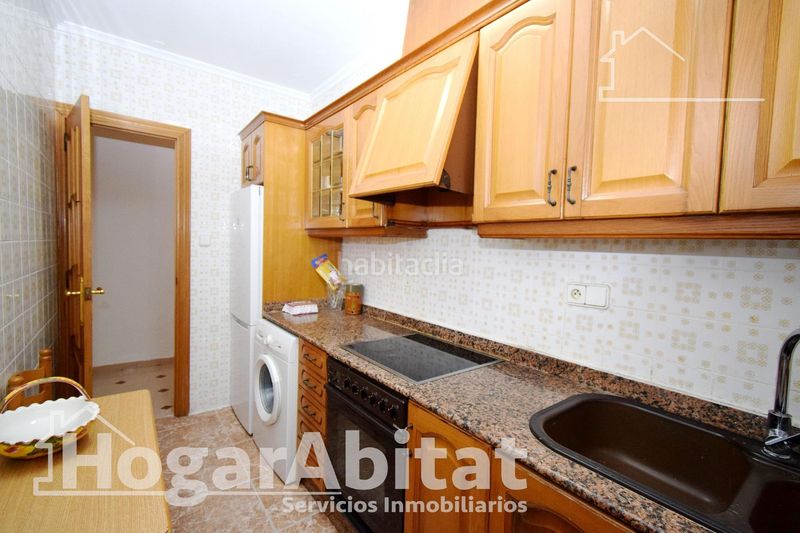 Piso exterior y luminoso con 4 dormitorios junto al puerto en Valencia - Imagen 28