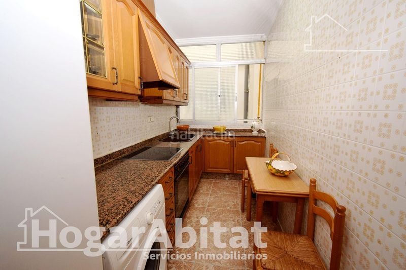 Piso exterior y luminoso con 4 dormitorios junto al puerto en Valencia - Imagen 6