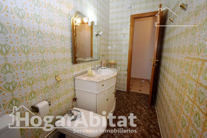 Piso exterior y luminoso con 4 dormitorios junto al puerto en Valencia - Imagen 30