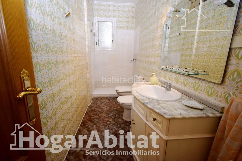 Piso exterior y luminoso con 4 dormitorios junto al puerto en Valencia - Imagen 31