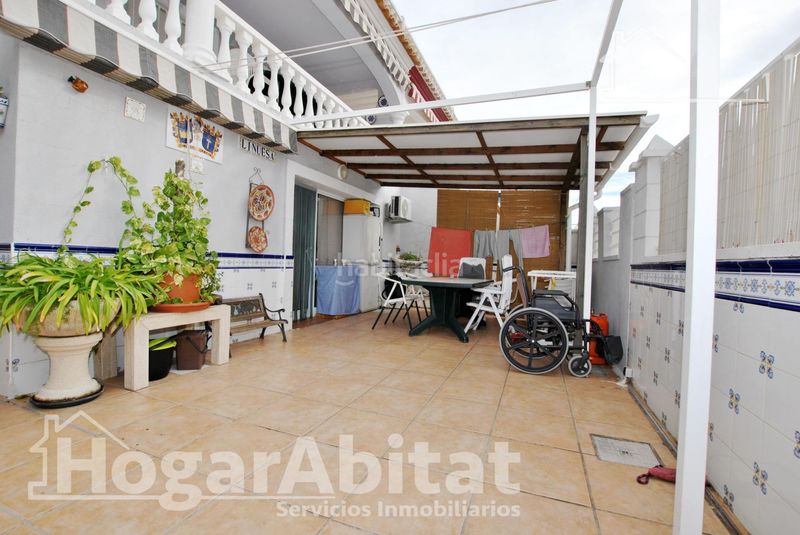 Foto 12f5a92b-12bf-44e2-9718-204fe763800a. Casa adossada amb piscina a Oliva playa Oliva