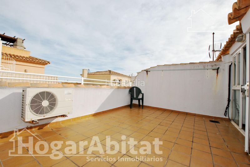 Foto 556c41a7-e316-4cea-b752-b20c6c7f1006. Casa adossada amb piscina a Oliva playa Oliva