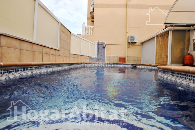 Foto 7fedbd93-27e9-49dd-af29-01453661e239. Casa adossada amb piscina a Oliva playa Oliva