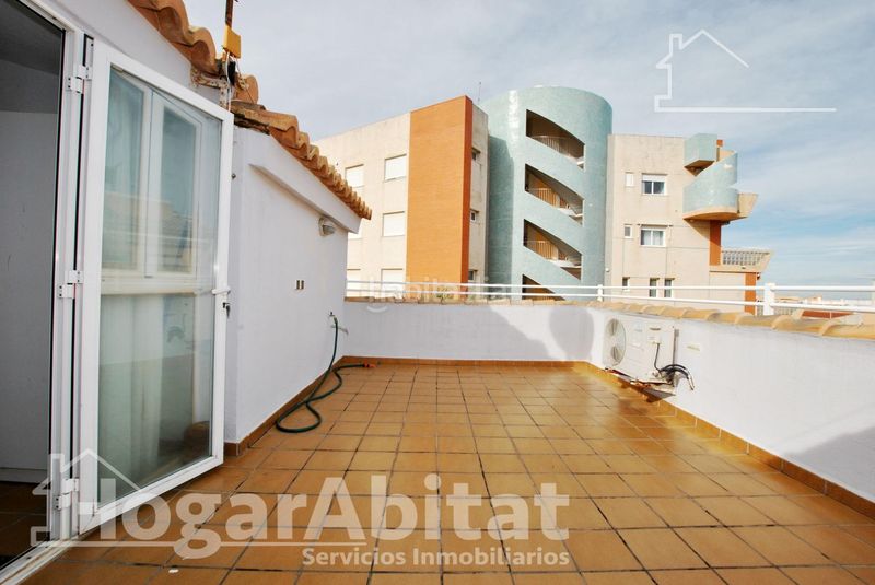 Foto 8bb2a02c-856b-4e80-ae4b-30d25c7d2145. Casa adossada amb piscina a Oliva playa Oliva