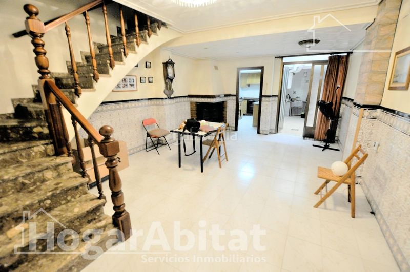 Foto 0ed815e9-d332-4b74-ac09-40dbd6003040. Casa amb aparcament a Rafelbunyol