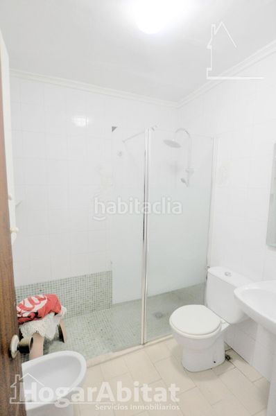 Foto 11fc9a30-241b-4235-ad7e-7936239b7565. Casa amb aparcament a Rafelbunyol