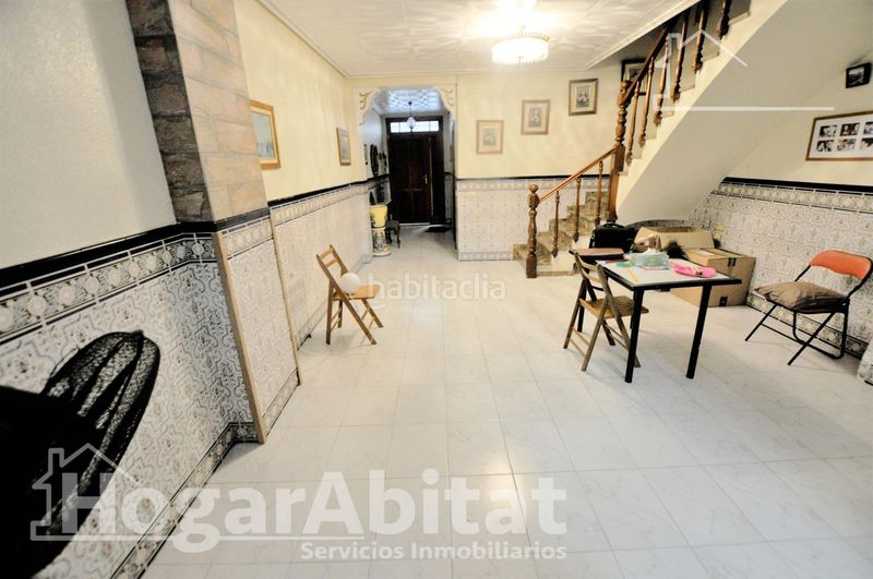 Foto 29c1b6e1-eeea-415b-8219-0244eb155db1. Casa amb aparcament a Rafelbunyol