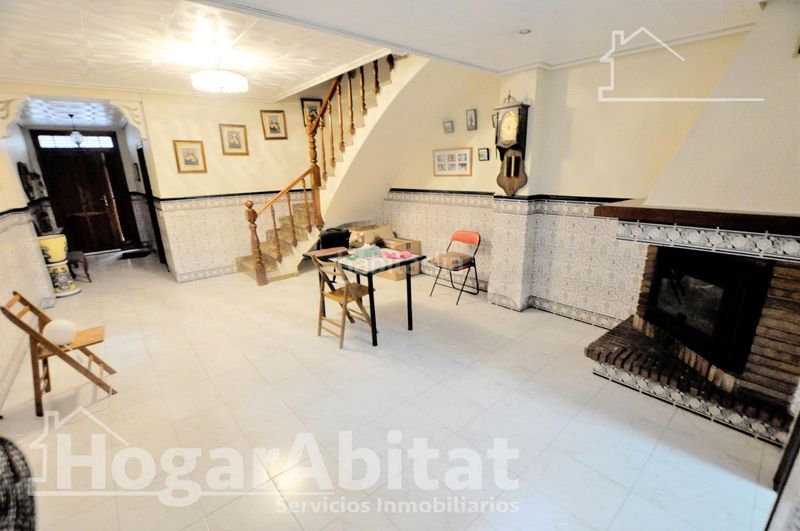 Foto 7c1d9e0e-3371-4067-b82a-fcdf396767eb. Casa amb aparcament a Rafelbunyol
