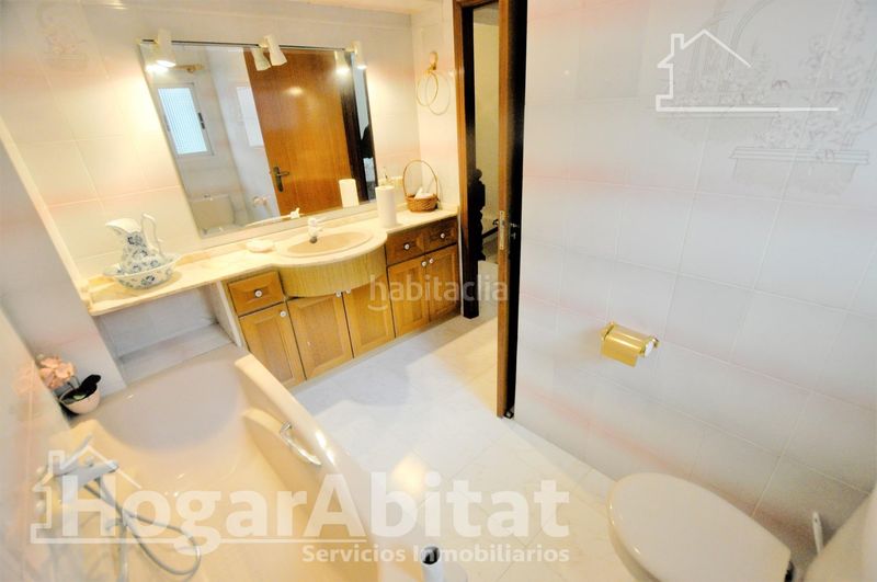 Foto 8cfe9d27-9449-406c-8355-e2ff46404621. Casa amb aparcament a Rafelbunyol